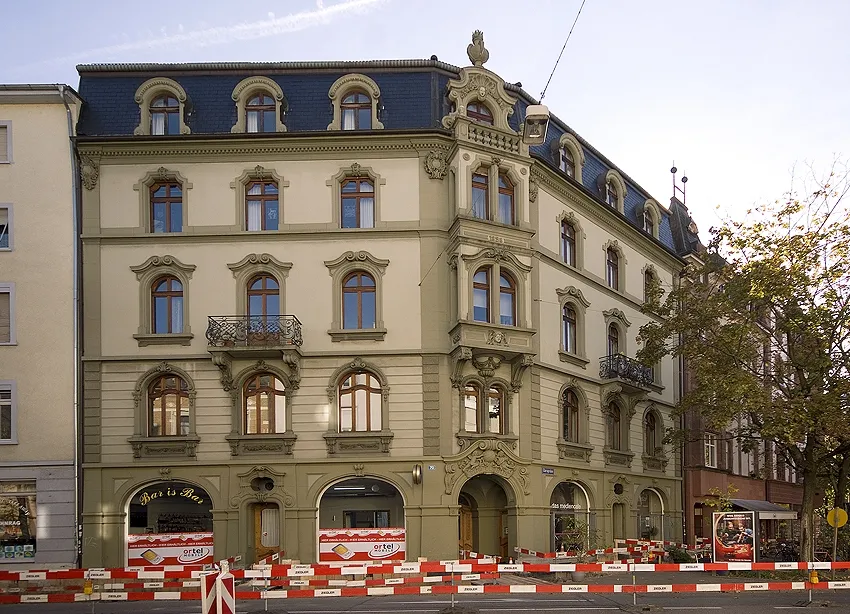 Hauptbild Totalsanierung und Ausbau Dachstock, Wohn- und Geschäftshaus, Basel