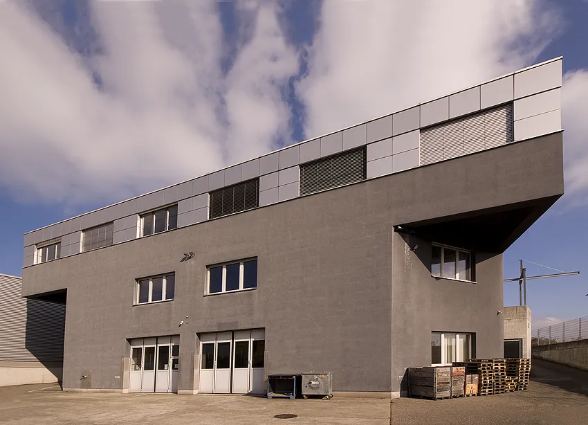 Hauptbild Verwaltungsgebäude mit Lager- und Werkstattetage, Pratteln